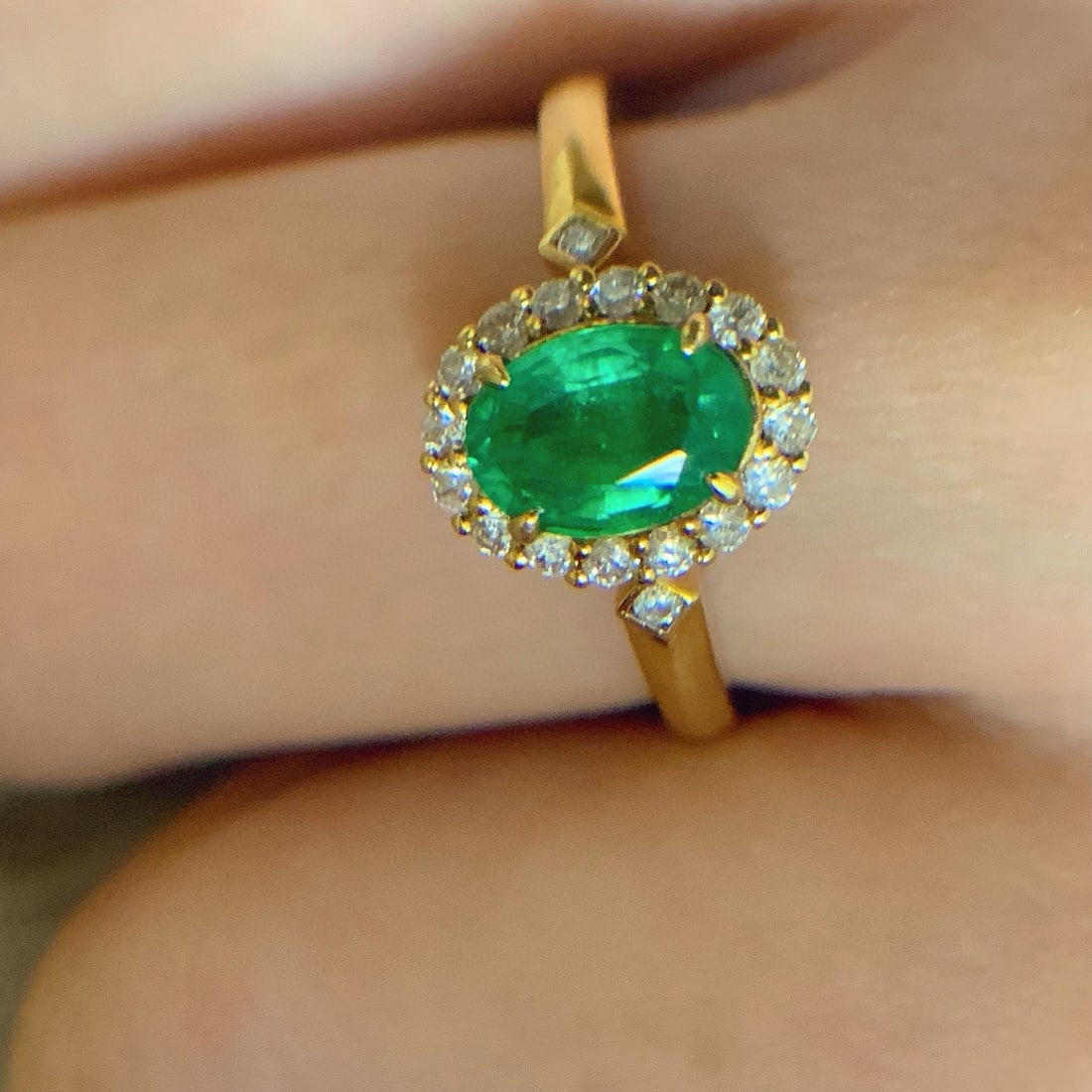 14k Gold 0.85 Ct Natural Emerald & Diamond Ring - 2