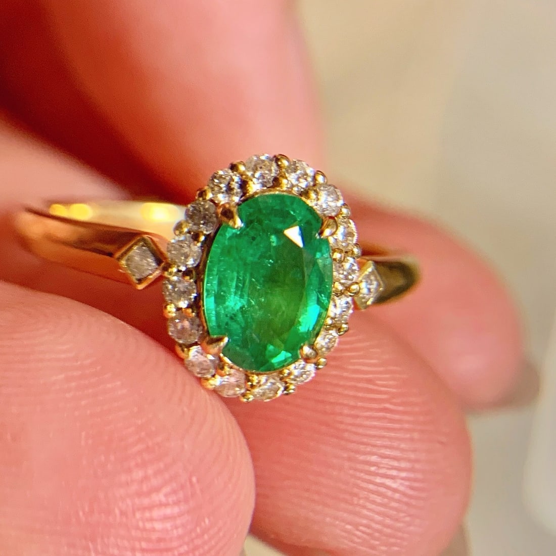 14k Gold 0.85 Ct Natural Emerald & Diamond Ring - 5