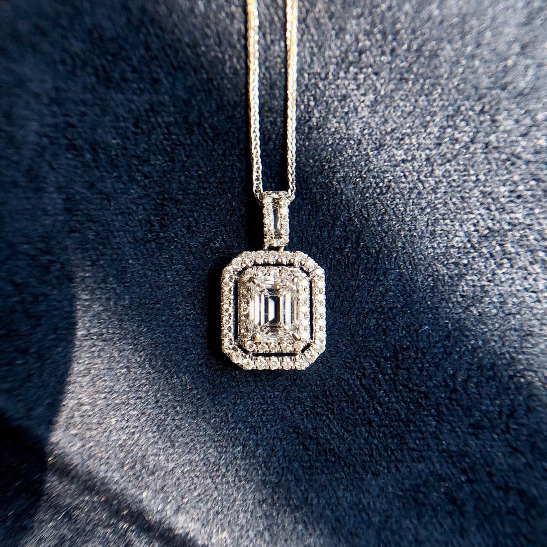 Gia Certified 14k Gold 0.5 Ct Natural E Si1 Emerald Diamond Necklace - 2