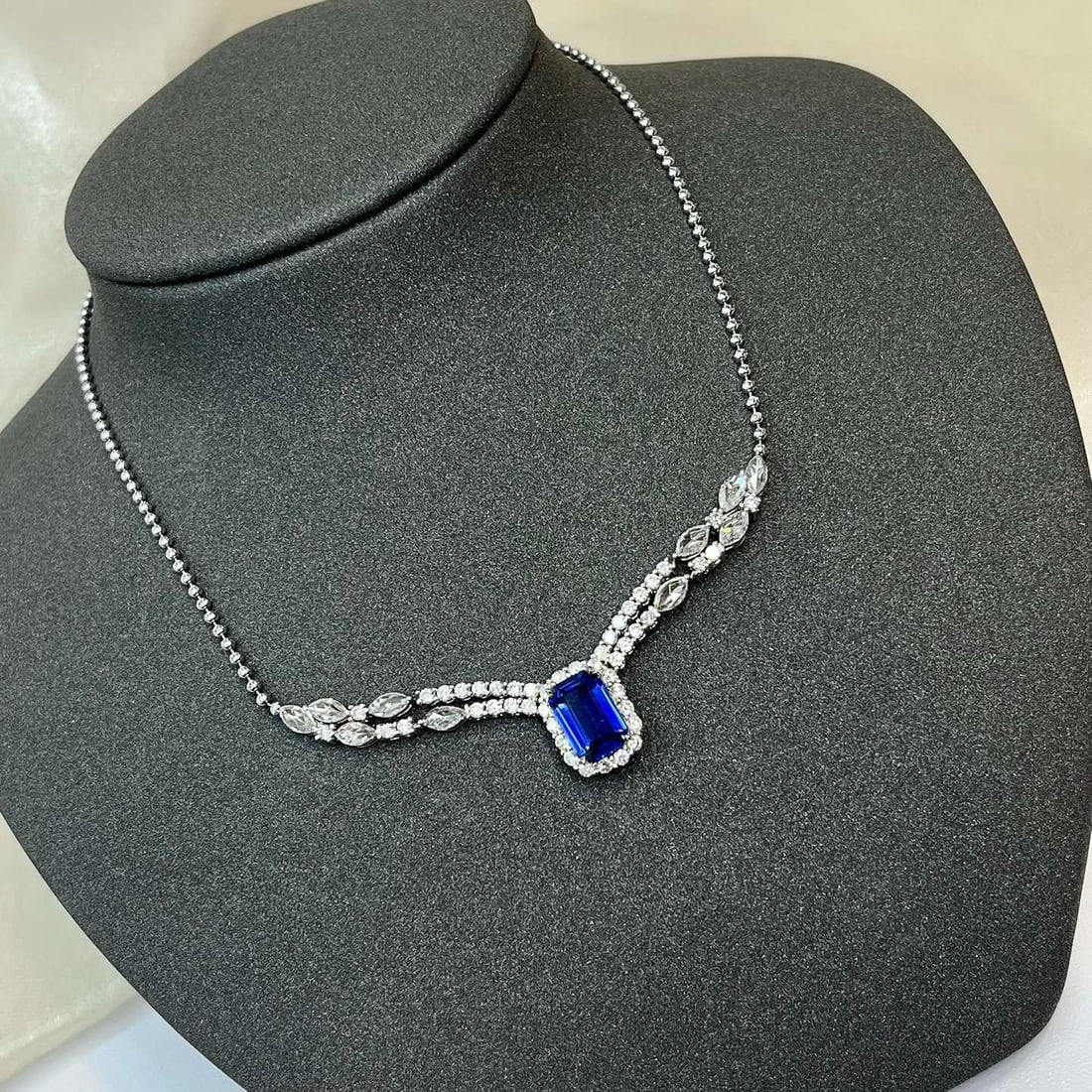 14k Gold 2.36 Ctw Natural Sapphire & Diamond Necklace - 4