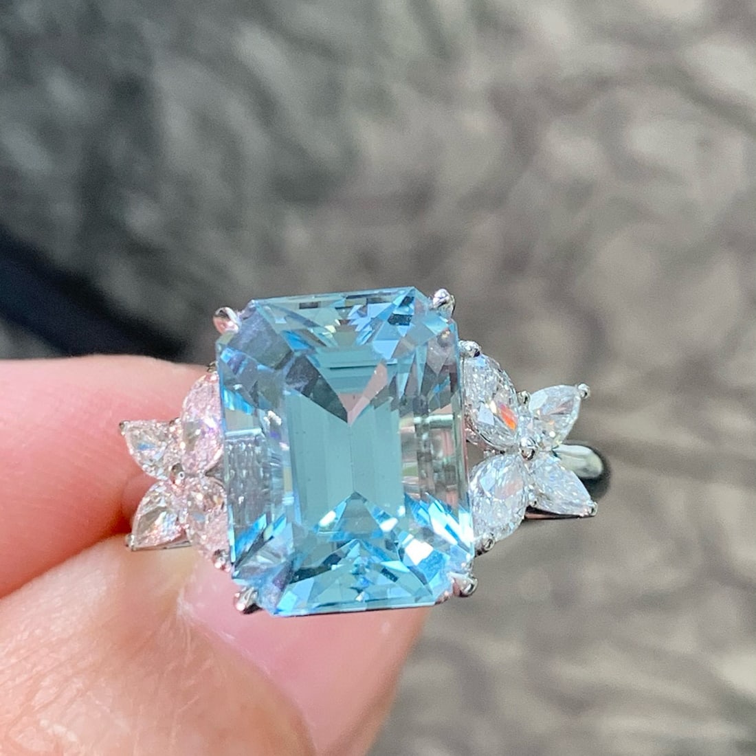 14k Gold 5.9 Ctw Natural Aquamarine & Diamond Ring - 2