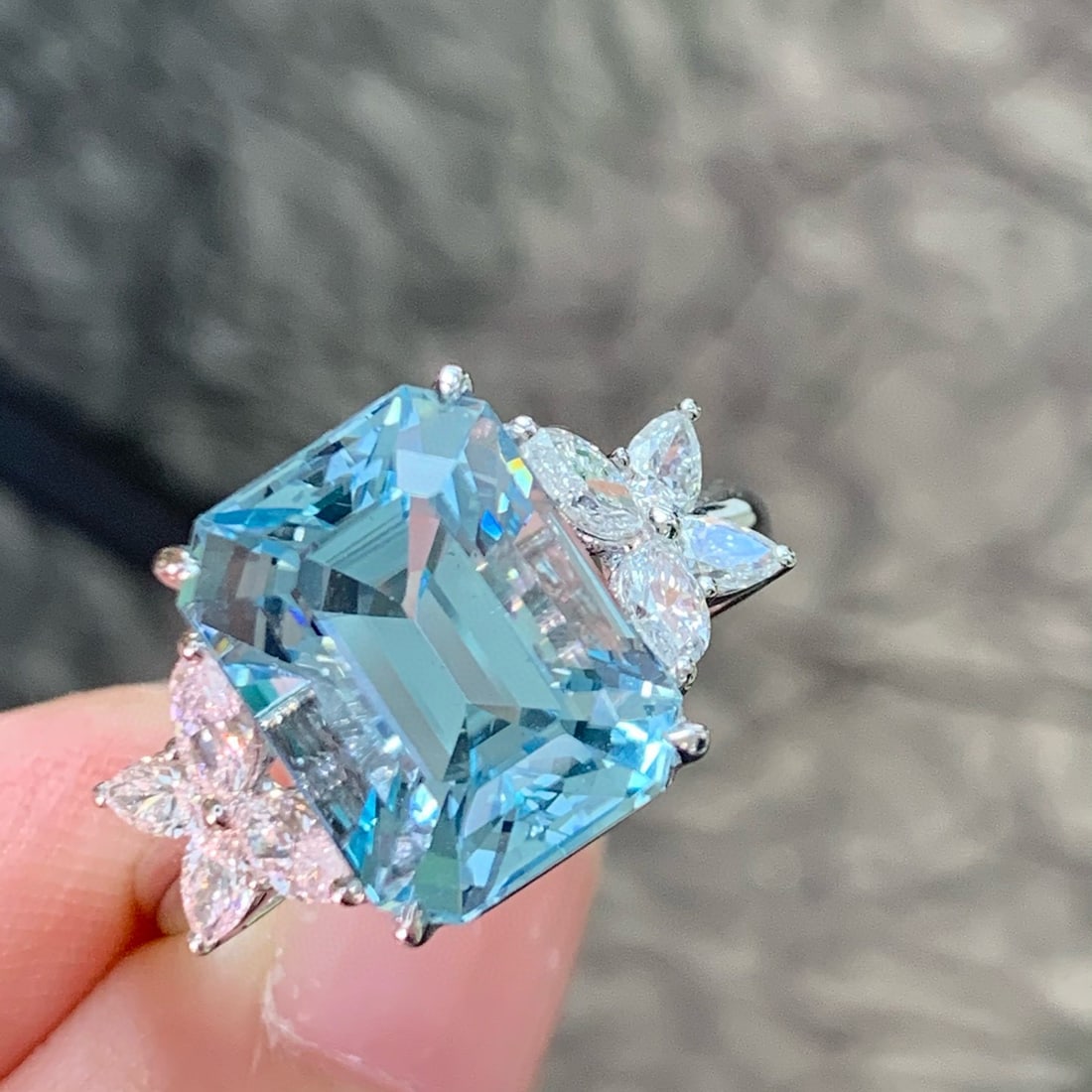 14k Gold 5.9 Ctw Natural Aquamarine & Diamond Ring - 3