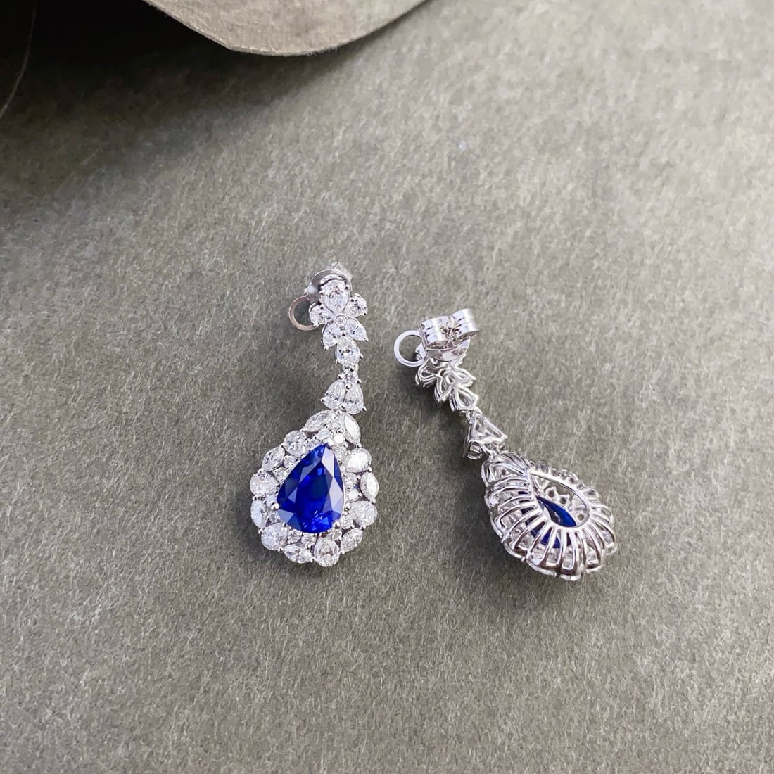 14k Gold 5.52 Ctw Natural Sapphire & Diamond Earrings: Ref:230948036 // gold content:14k gold // main gemstone:sapphire // shape:pear // carat weight:3. 38ct // color:royal blue // treatment:natural // // adjacent gemstone 2 : diamond // shape:multiply //