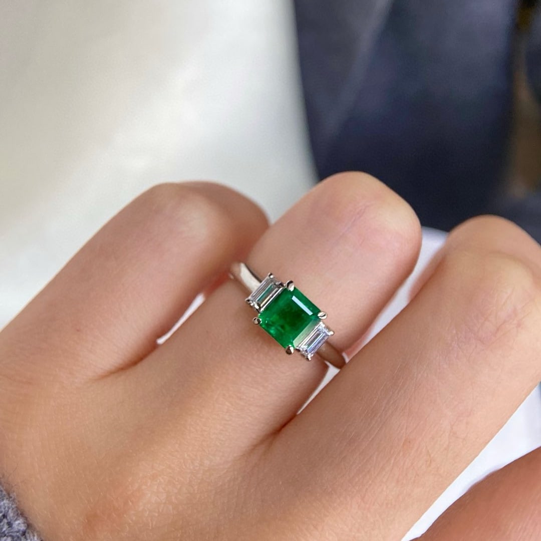 14k Gold 1.32 Ctw Vivid Green Natural Emerald & Diamond Ring - 2