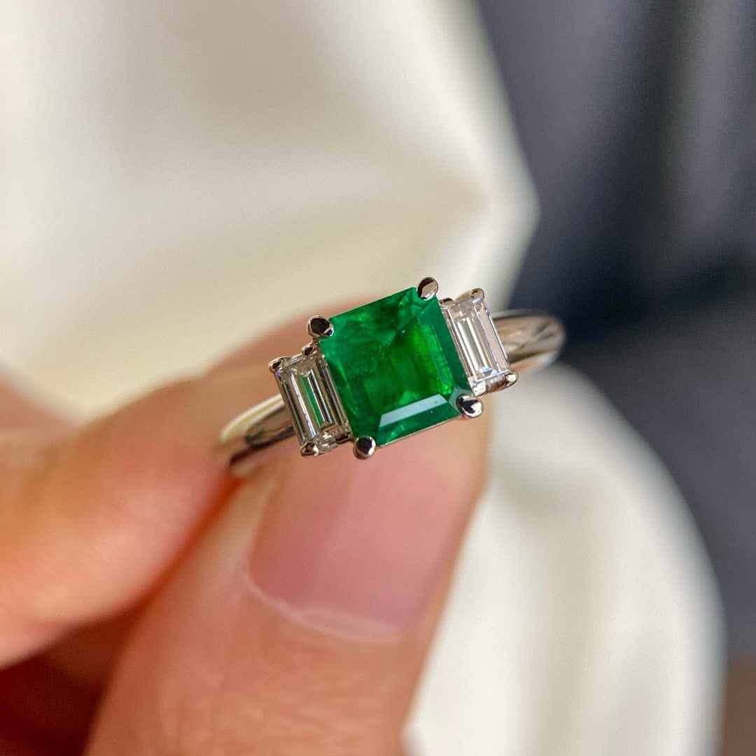 14k Gold 1.32 Ctw Vivid Green Natural Emerald & Diamond Ring - 3