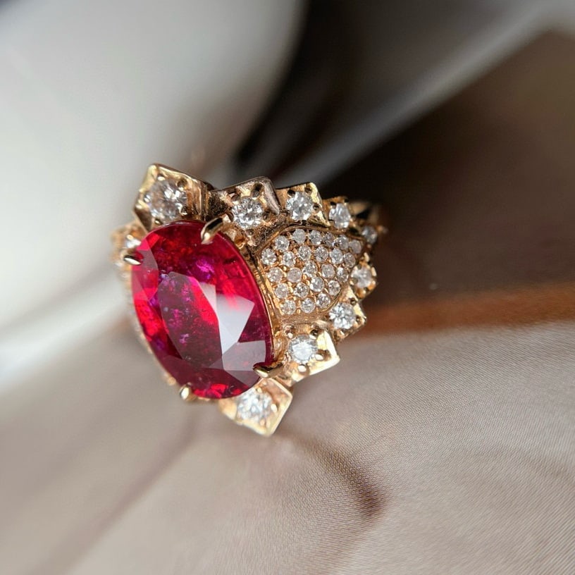 14k Gold 5.40 Ct Natural Tourmaline & Diamond Ring: Ref:230948064 // gold content:14k gold // ring size:7. 25us // // main gemstone:tourmaline // shape:oval // carat weight:5. 40ct // color:red // treatment:natural // // adjacent gemstone 2 :