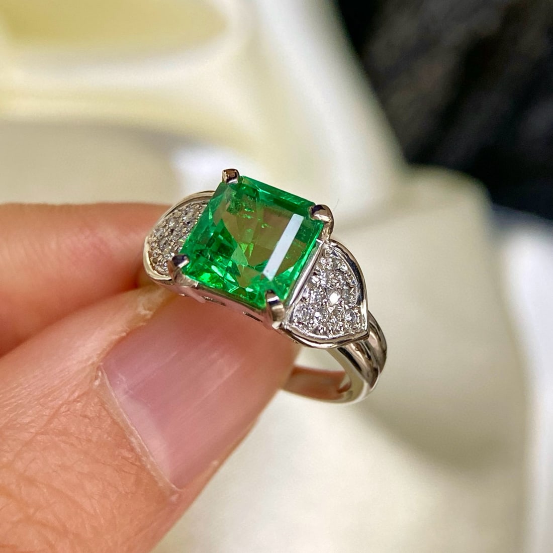 14k Gold 2.94 Ctw Vivid Green Natural Emerald & Diamond Ring - 2