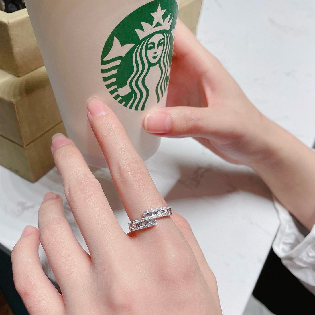 14k Gold 0.32 Ctw Natural H Diamond Ring: Ref:230948100 // gold content:14k gold // ring size:7. 25us // // main gemstone:diamond // shape:baguette // carat weight:0. 13ct // clarity grade:vs-si // color:h // treatment:natural // //