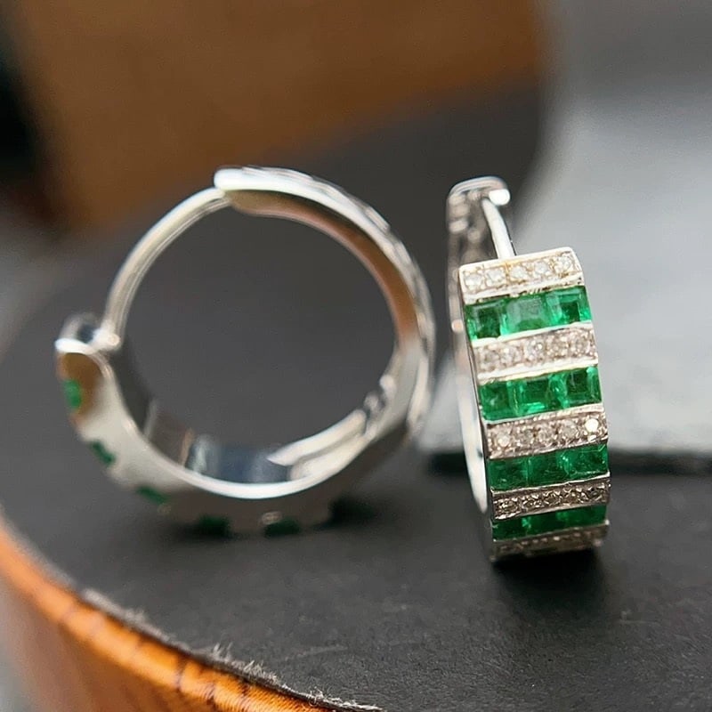 14k Gold 1.30 Ct Natural Emerald & Diamond Earrings: Ref:230948102 // gold content:14k gold // main gemstone:emerald // shape:square // carat weight:1. 30ct // color:green // treatment:natural // // adjacent gemstone 2 : diamond // number of