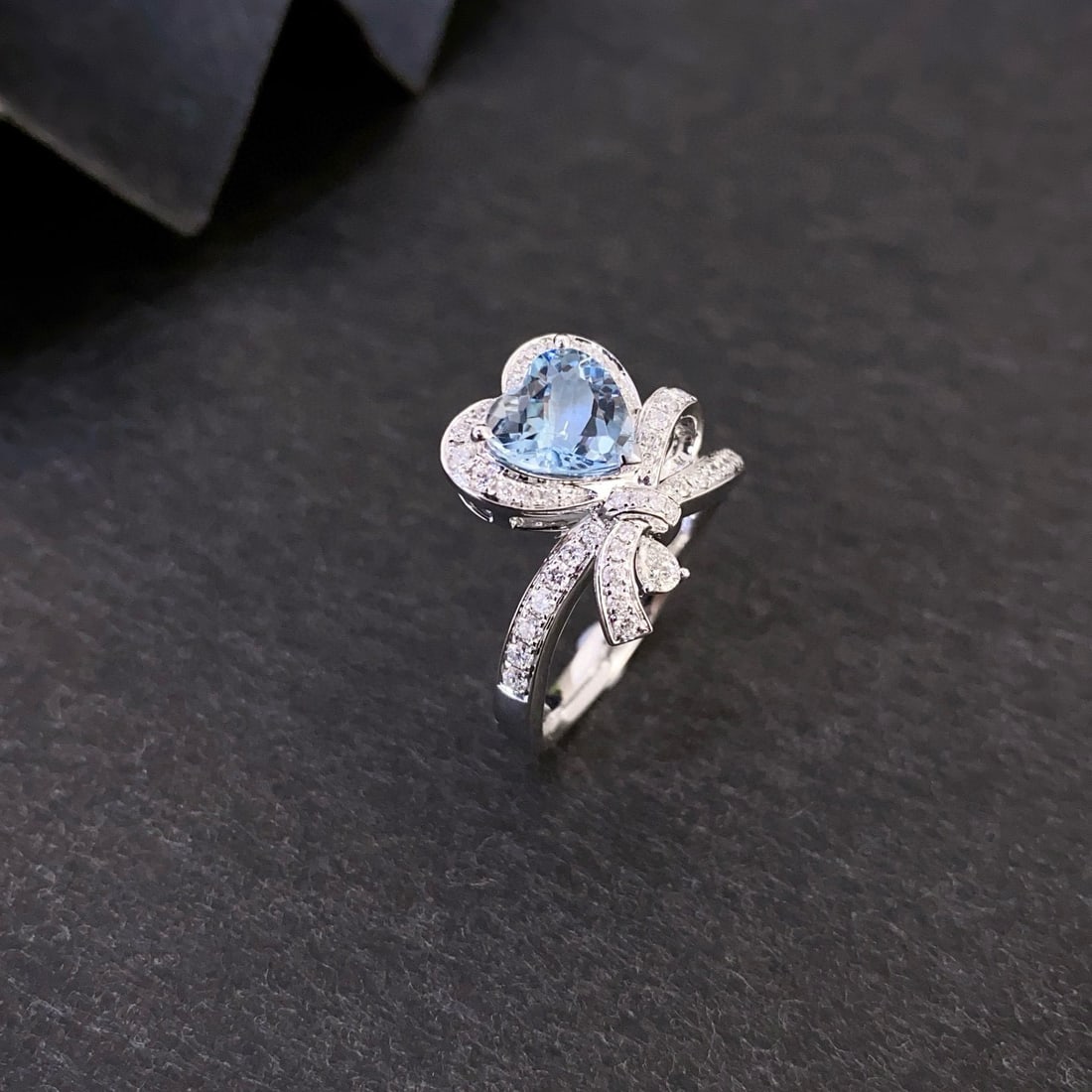 14k Gold 1.61 Ctw Natural Aquamarine & Diamond Ring: Ref:230948103 // gold content:14k gold // ring size:7. 25us // // main gemstone:aquamarine // shape:heart // carat weight:1. 23ct // color:santa maria color // treatment:natural // // adjacent