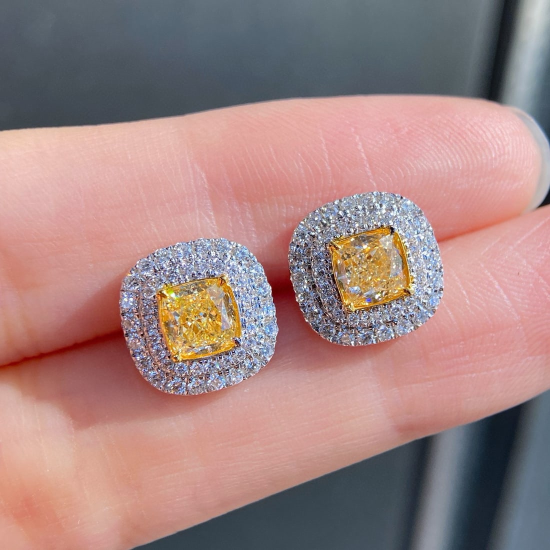 14k Gold 2.00 Ctw Natural Yellow Diamond & Diamond Earrings: Ref:230948105 // gold content:14k gold // main gemstone:yellow diamond // shape:cushion // carat weight:1. 44ct // color:yellow // treatment:natural // // adjacent gemstone 2 : diamond // shape:round