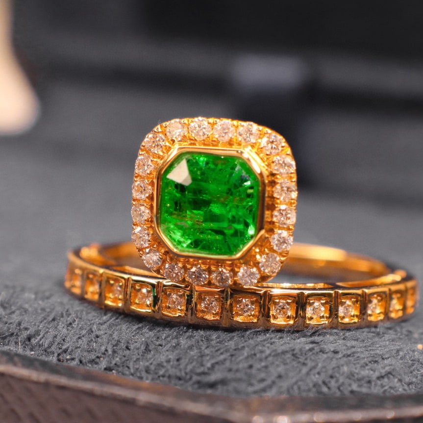 14k Gold 1.25 Ctw Vivid Green Natural Emerald & Diamond Ring - 2
