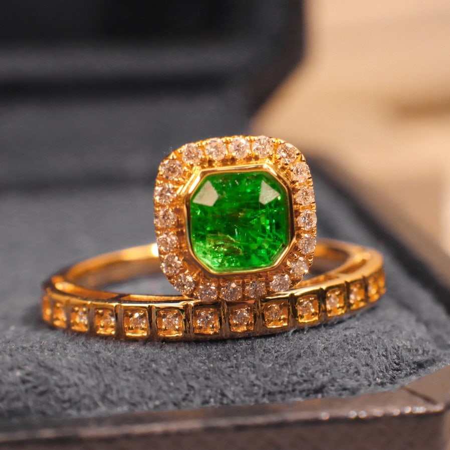 14k Gold 1.25 Ctw Vivid Green Natural Emerald & Diamond Ring - 3