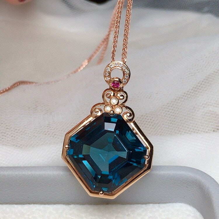 14k Gold 12.95 Ct Natural Topaz & Diamond Pendant( Without Chain ): Ref:230948167 // gold content:14k gold // main gemstone:topaz // shape:octagonal // carat weight:12. 95ct // color:blue // treatment:natural // // adjacent gemstone 2 : diamond // number of