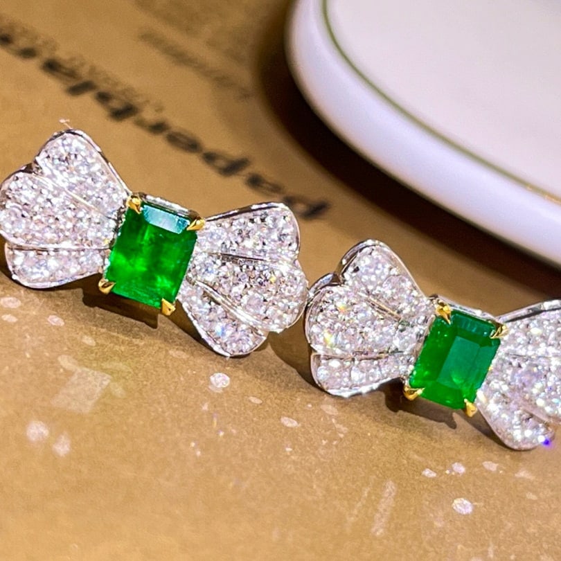 14k Gold 1.40 Ctw Vivid Green Natural Emerald & Diamond Earrings - 3