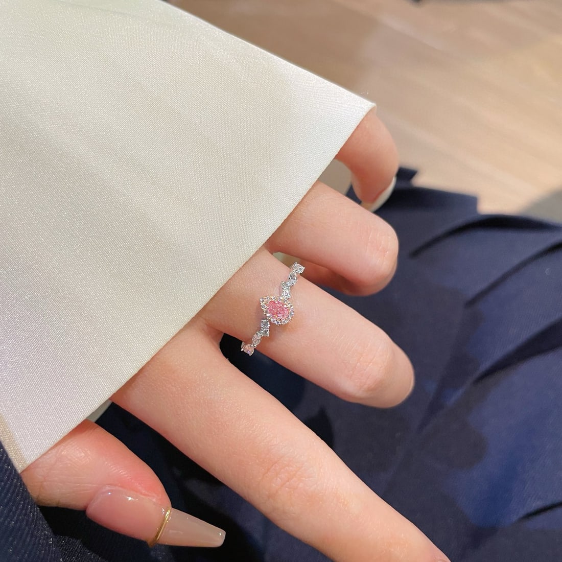 14k Gold 0.44 Ctw Natural Pink Diamond & Diamond Ring: Ref:230948217 // gold content:14k gold // ring size:7. 25us // // main gemstone:pink diamond // shape:oval // carat weight:0. 16ct // color:pink // treatment:natural // // adjacent gemstone 2 : diamon