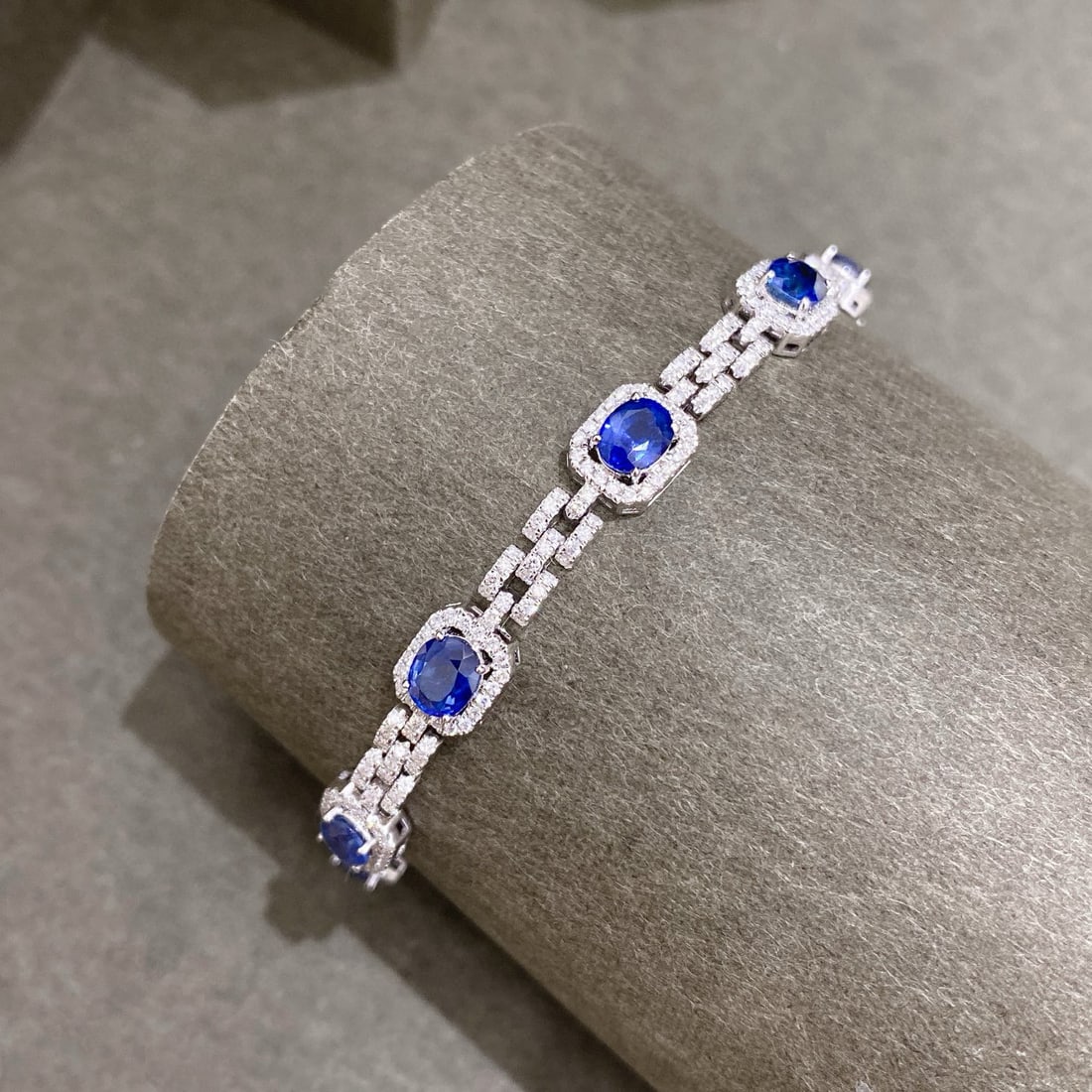 14k Gold 6.33 Ctw Natural Sapphire & Diamond Bracelet - 4