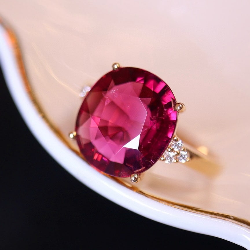 14k Gold 3.74 Ct Natural Tourmaline & Diamond Ring: Ref:230948235 // gold content:14k gold // ring size:7. 25us // // main gemstone:tourmaline // shape:oval // carat weight:3. 74ct // color:red // treatment:natural // // adjacent gemstone 2 :