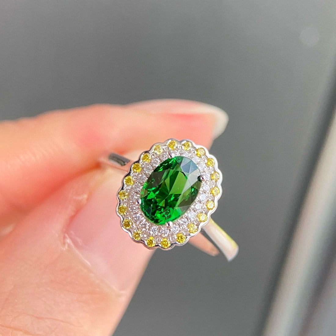 14k Gold 1.6 Ctw Vivid Green Natural Tsavorite & Diamond Ring - 2