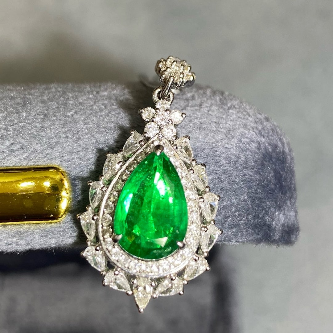 14k Gold 2.74 Ctw Vivid Green Natural Emerald & Diamond Pendant( Without Chain ) - 2