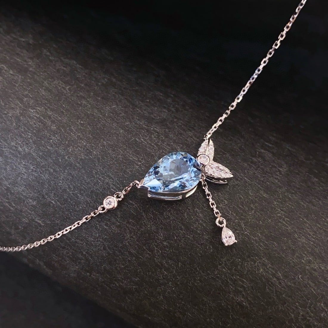 14k Gold 2.03 Ctw Natural Aquamarine & Diamond Necklace: Ref:230948338 // gold content:14k gold // main gemstone:aquamarine // shape:pear // carat weight:1. 88ct // color:santa maria color // treatment:natural // // adjacent gemstone 2 : diamond //