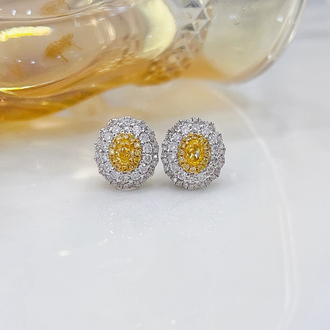 14k Gold 0.94 Ctw Natural Yellow Diamond & Diamond Earrings: Ref:230948346 // gold content:14k gold // main gemstone:yellow diamond // shape:oval // carat weight:0. 34ct // color:yellow // treatment:natural // // adjacent gemstone 2 : diamond // shape:round