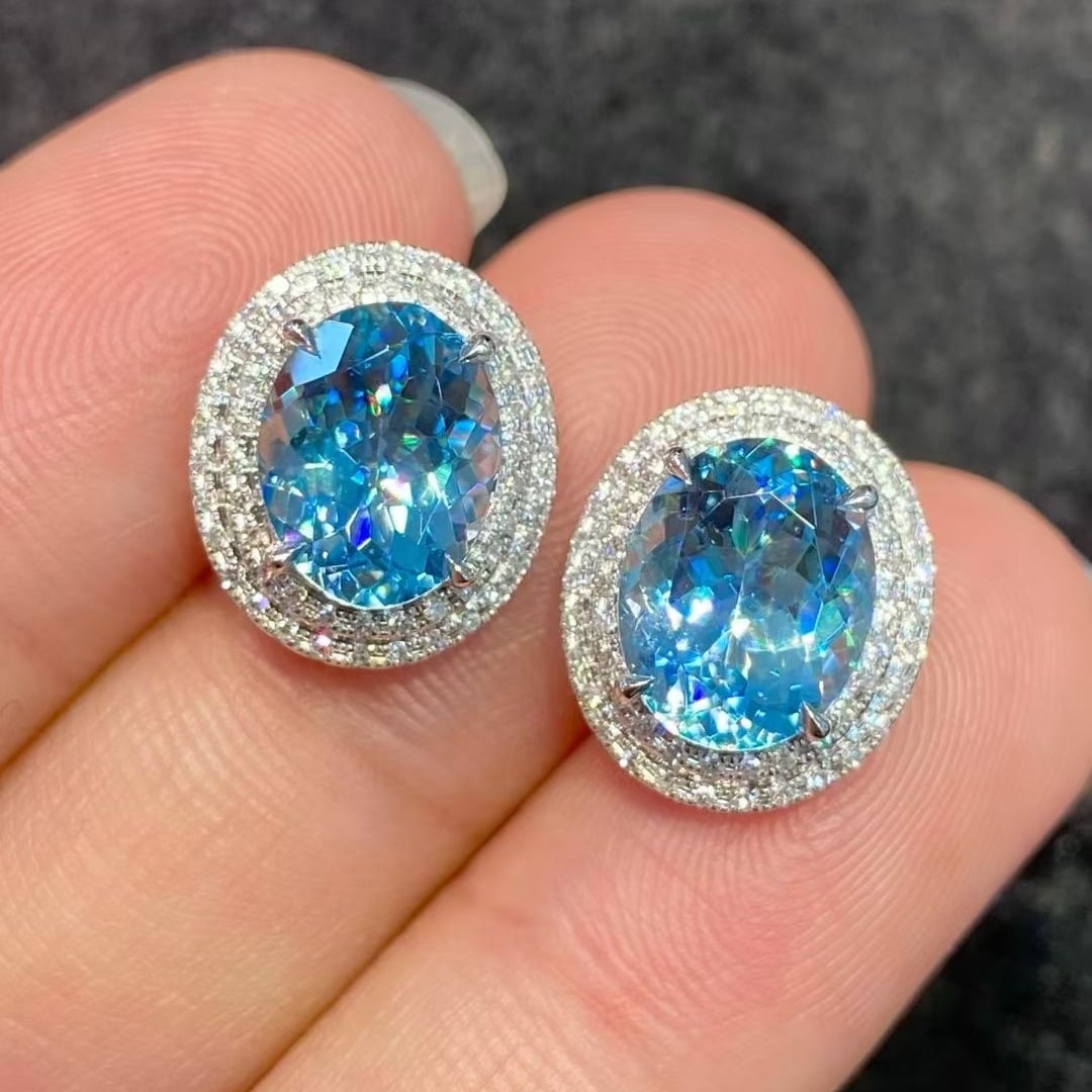 14k Gold 4.42 Ct Natural Aquamarine & Diamond Earrings: Ref:230948363 // gold content:14k gold // main gemstone:aquamarine // shape:oval // carat weight:4. 42ct // color:santa maria color // treatment:natural // // adjacent gemstone 2 : diamond //