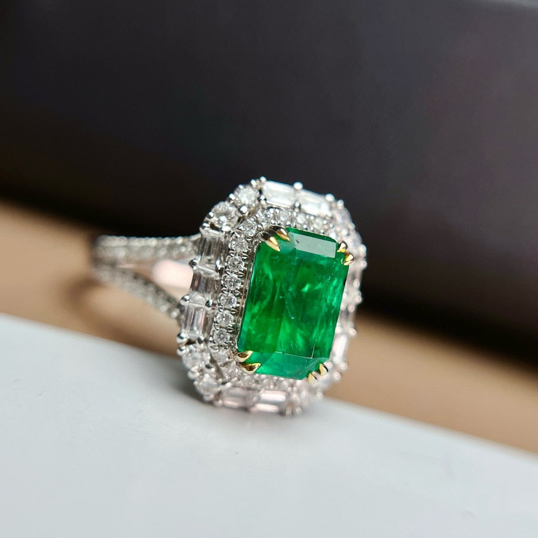 14k Gold 1.60 Ct Vivid Green Natural Emerald & Diamond Ring - 2