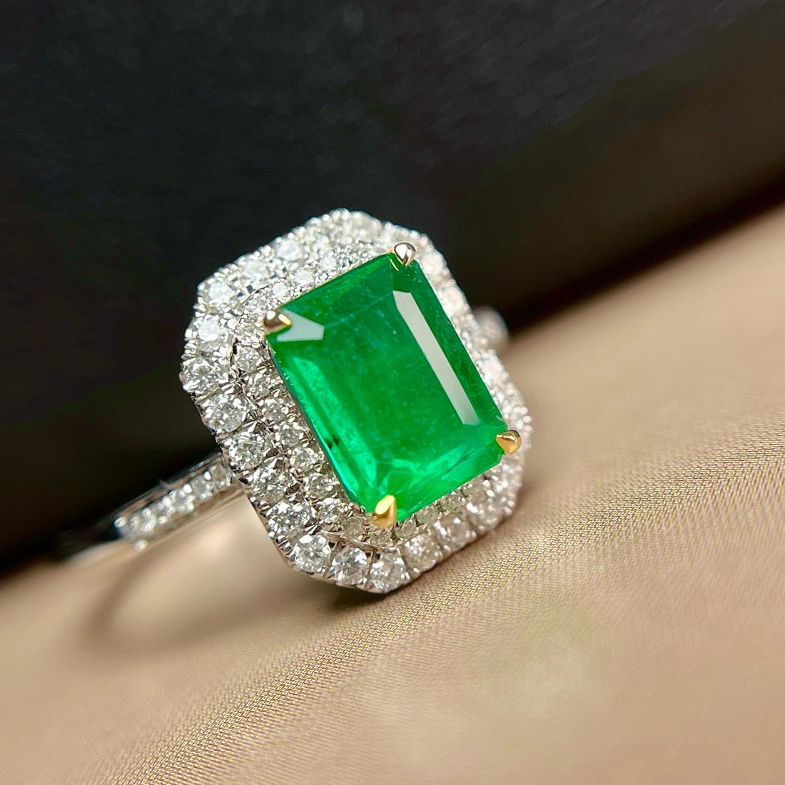 14k Gold 1.35 Ct Vivid Green Natural Emerald & Diamond Ring - 3