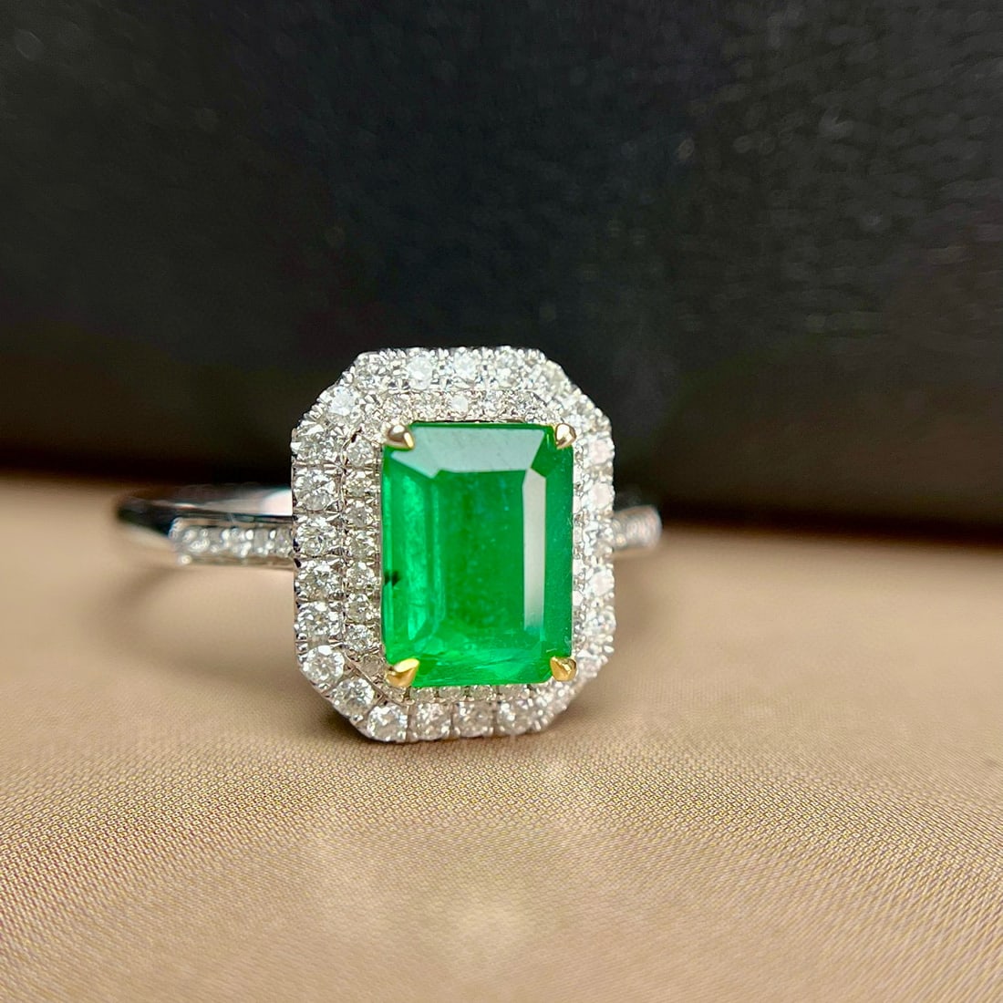 14k Gold 1.35 Ct Vivid Green Natural Emerald & Diamond Ring - 4