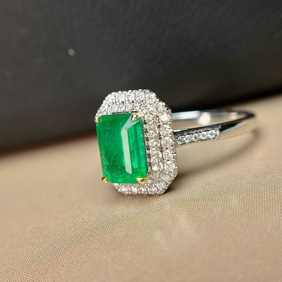 14k Gold 1.35 Ct Vivid Green Natural Emerald & Diamond Ring - 5