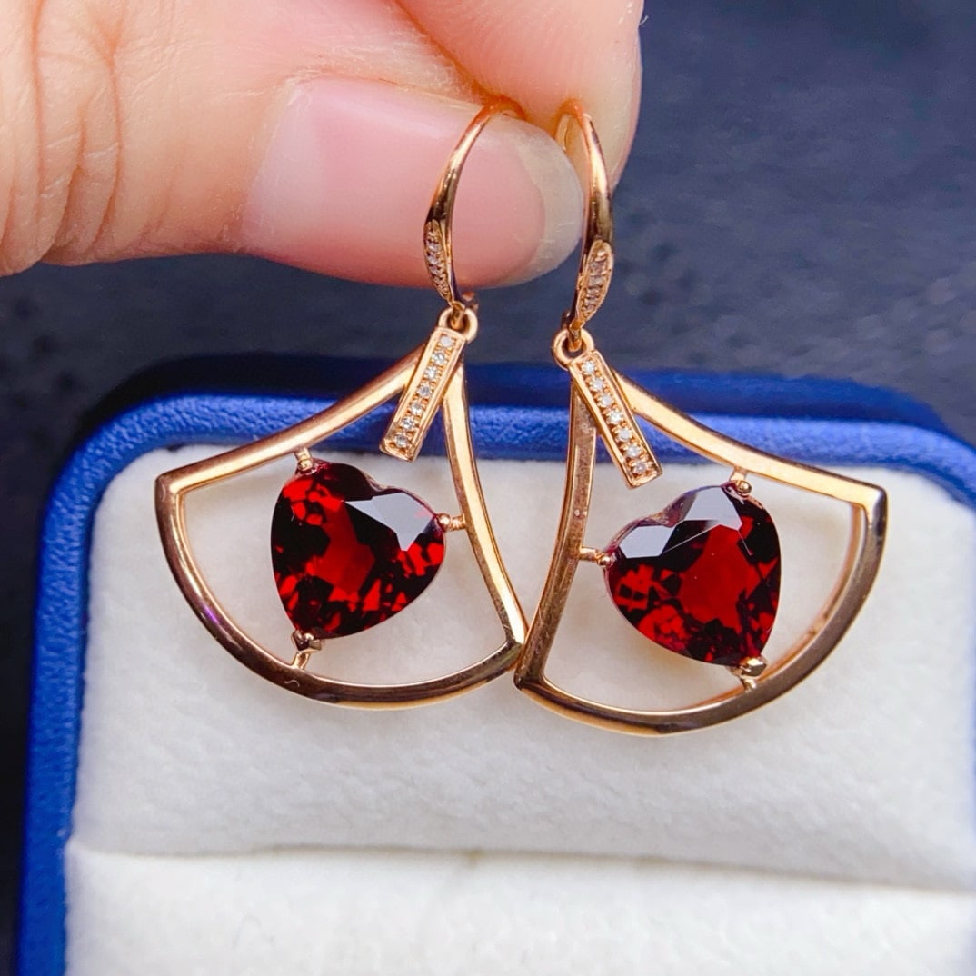 14k Gold 6.85 Ct Natural Garnet & Diamond Earrings: Ref:230948428 // gold content:14k gold // main gemstone:garnet // shape:heart // carat weight:6. 85ct // color:red // treatment:natural // // adjacent gemstone 2 : diamond // number of stones:24 // sh