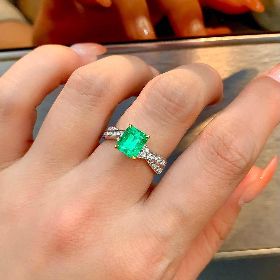 14k Gold 1.66 Ctw Vivid Green Natural Emerald & Diamond Ring - 2