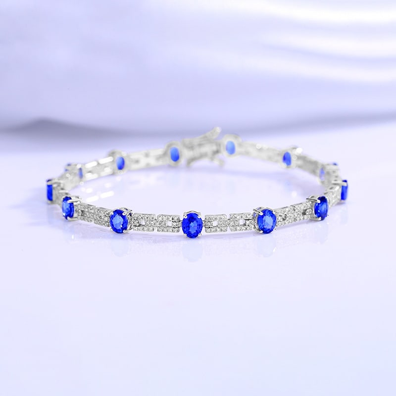 14k Gold 4.9 Ct Natural Sapphire & Diamond Bracelet: Ref:230955012 // gold content:14k gold // main gemstone:sapphire // shape:oval // carat weight:4. 9ct // color:blue // treatment:natural // // adjacent gemstone 2 : diamond // shape:round //