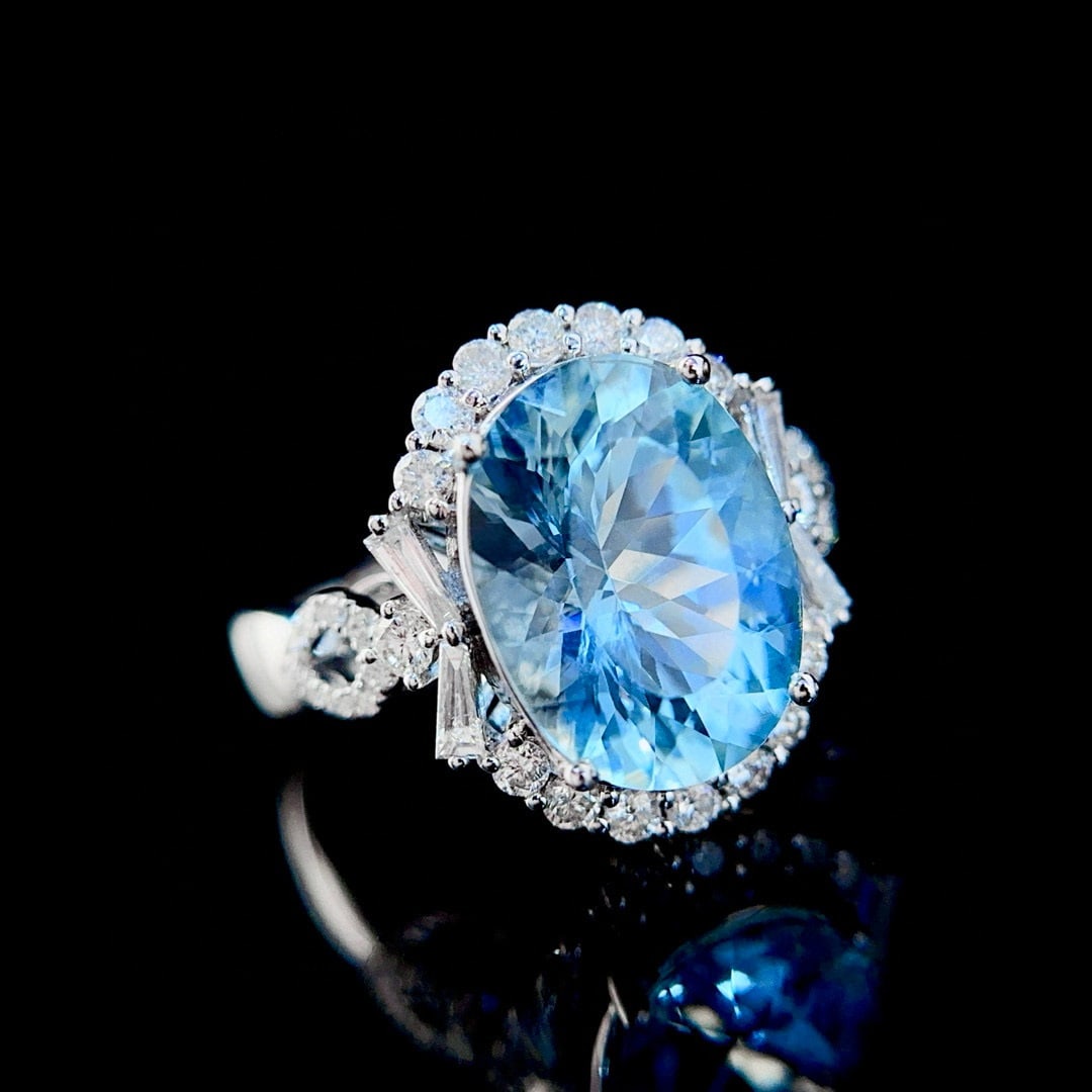 14k Gold 4.68 Ctw Natural Aquamarine & Diamond Ring: Ref:230955018 // gold content:14k gold // ring size:7. 25us // // main gemstone:aquamarine // shape:oval // carat weight:4. 09ct // color:santa maria color // treatment:natural // // adjacent