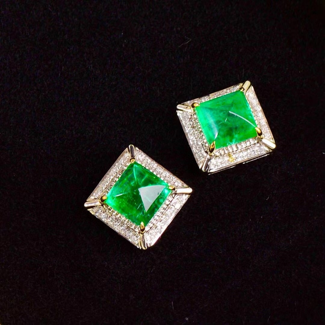 14k Gold 3.67 Ct Vivid Green Natural Emerald & Diamond Earrings: Ref:230955052 // gold content:14k gold // main gemstone:emerald // shape:suger-loaf // carat weight:3. 67ct // color:vivid green // treatment:natural // // adjacent gemstone 2 : diamond // number of s