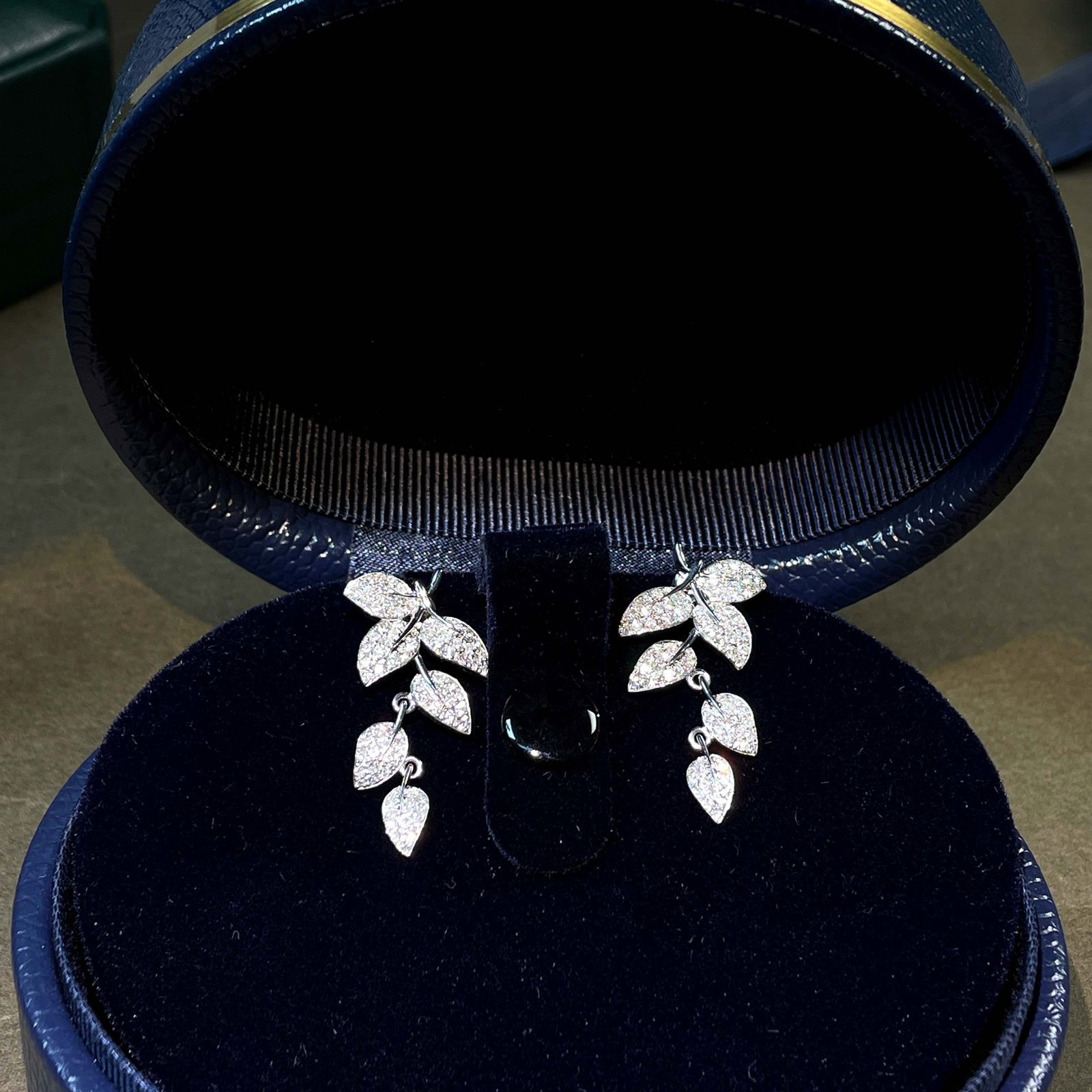 14k Gold 1.1 Ct Natural H Diamond Earrings: Ref:230955068 // gold content:14k gold // main gemstone:diamond // shape:round // carat weight:1. 1ct // clarity grade:vs-si // color:h // treatment:natural // cut grade:g // Condition: NewLow