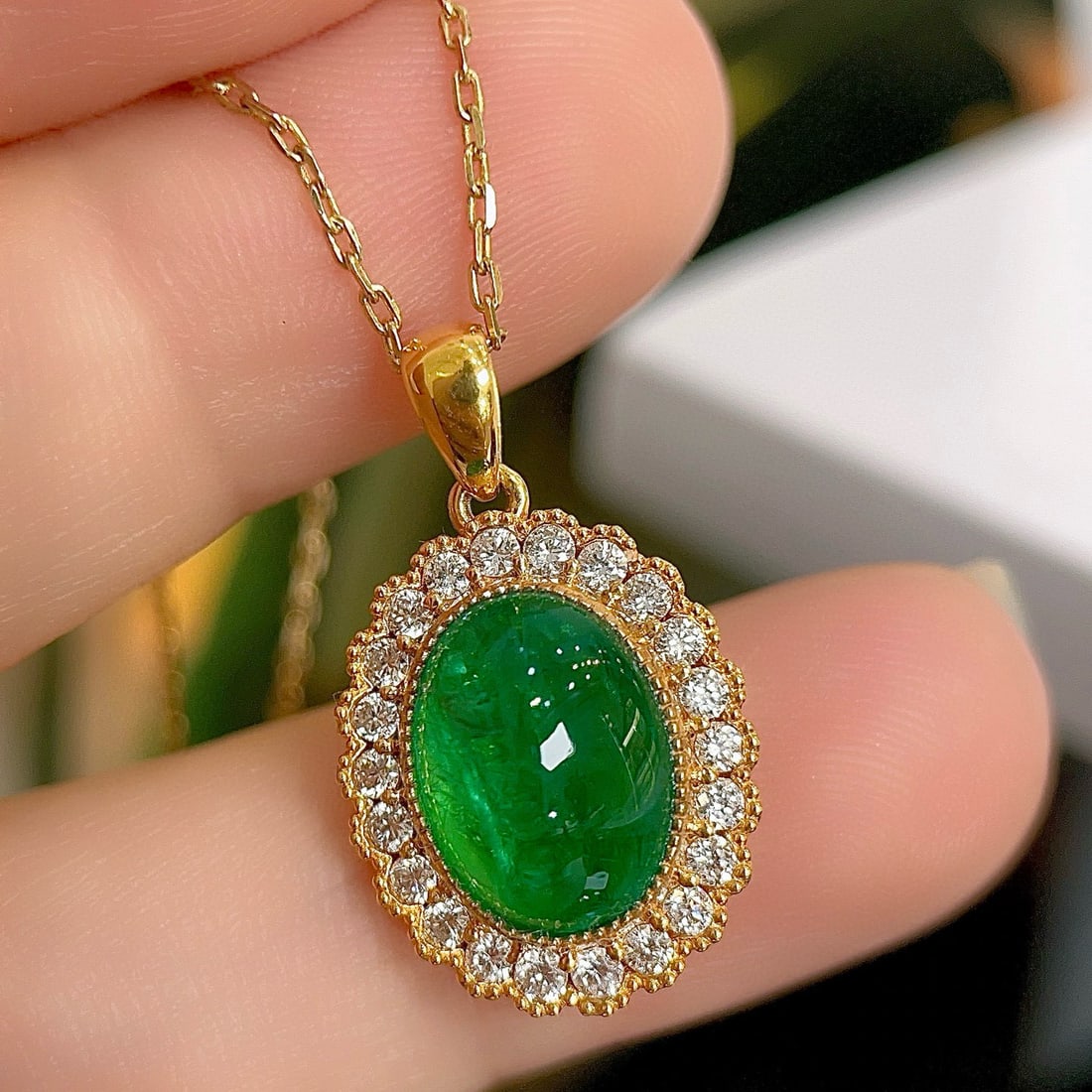 14k Gold 4.03 Ctw Vivid Green Natural Emerald & Diamond Pendant( Without Chain ): Ref:230956142 // gold content:14k gold // main gemstone:emerald // shape:oval // carat weight:3. 59ct // color:vivid green // treatment:natural // // adjacent gemstone 2 : diamond // shape:round // ca