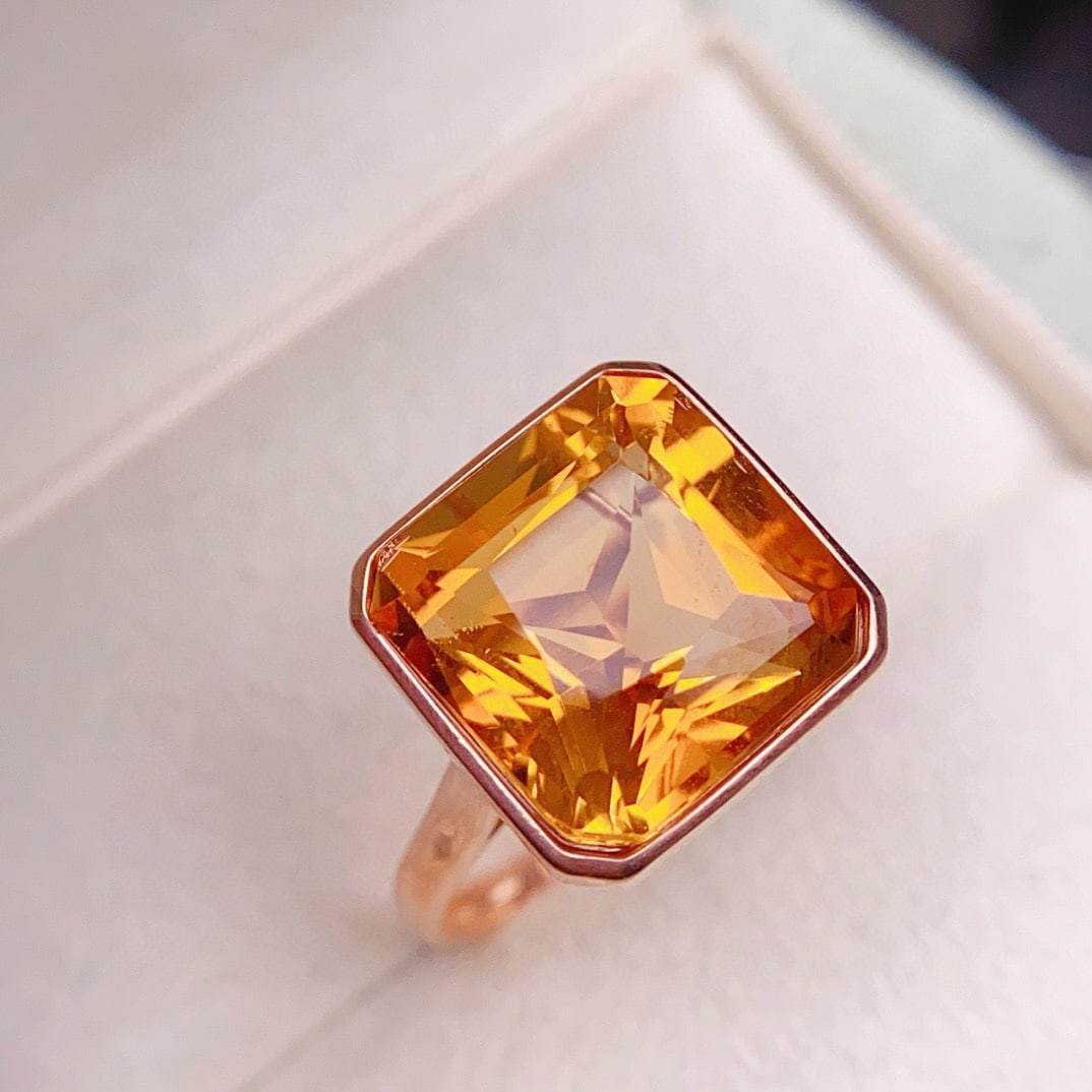 14k Gold 7.95 Ct Natural Citrine Ring: Ref:230956347 // gold content:14k gold // ring size:7. 25us // // main gemstone:citrine // shape:octagonal // carat weight:7. 95ct // color:yellow // treatment:natural // High Estimate: 3300 Conditio