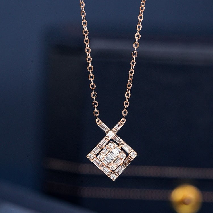 14k Gold 0.24 Ctw Natural H Diamond Necklace: Ref:230956440 // gold content:14k gold // main gemstone:diamond // shape:baguette // carat weight:0. 20ct // clarity grade:vs-si // color:h // treatment:natural // // adjacent gemstone 2 : diamond
