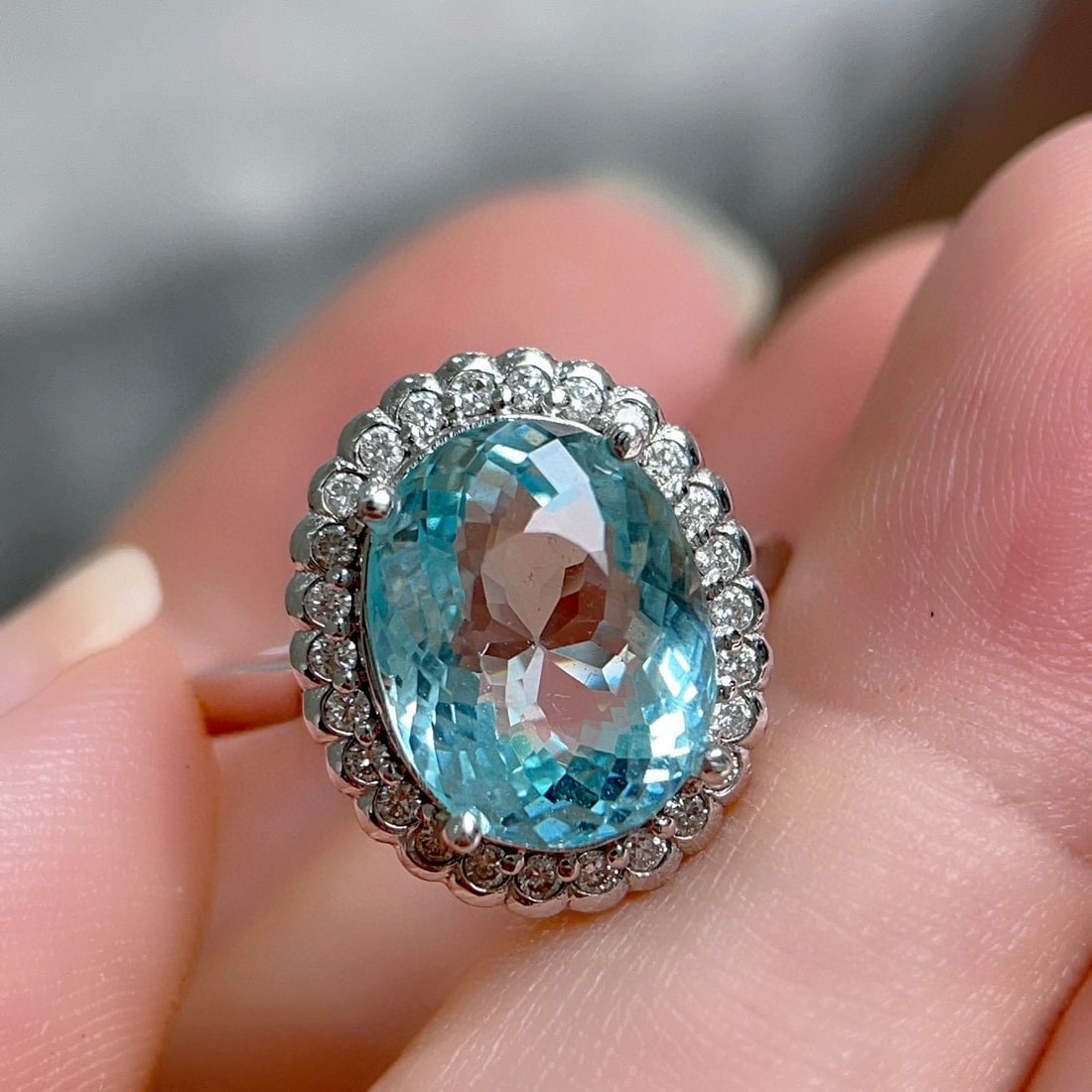 14k Gold 4.69 Ctw Natural Aquamarine & Diamond Ring: Ref:230951011 // gold content:14k gold // ring size:7. 25us // // main gemstone:aquamarine // shape:oval // carat weight:4. 43ct // color:blue // treatment:natural // // adjacent gemstone 2 :