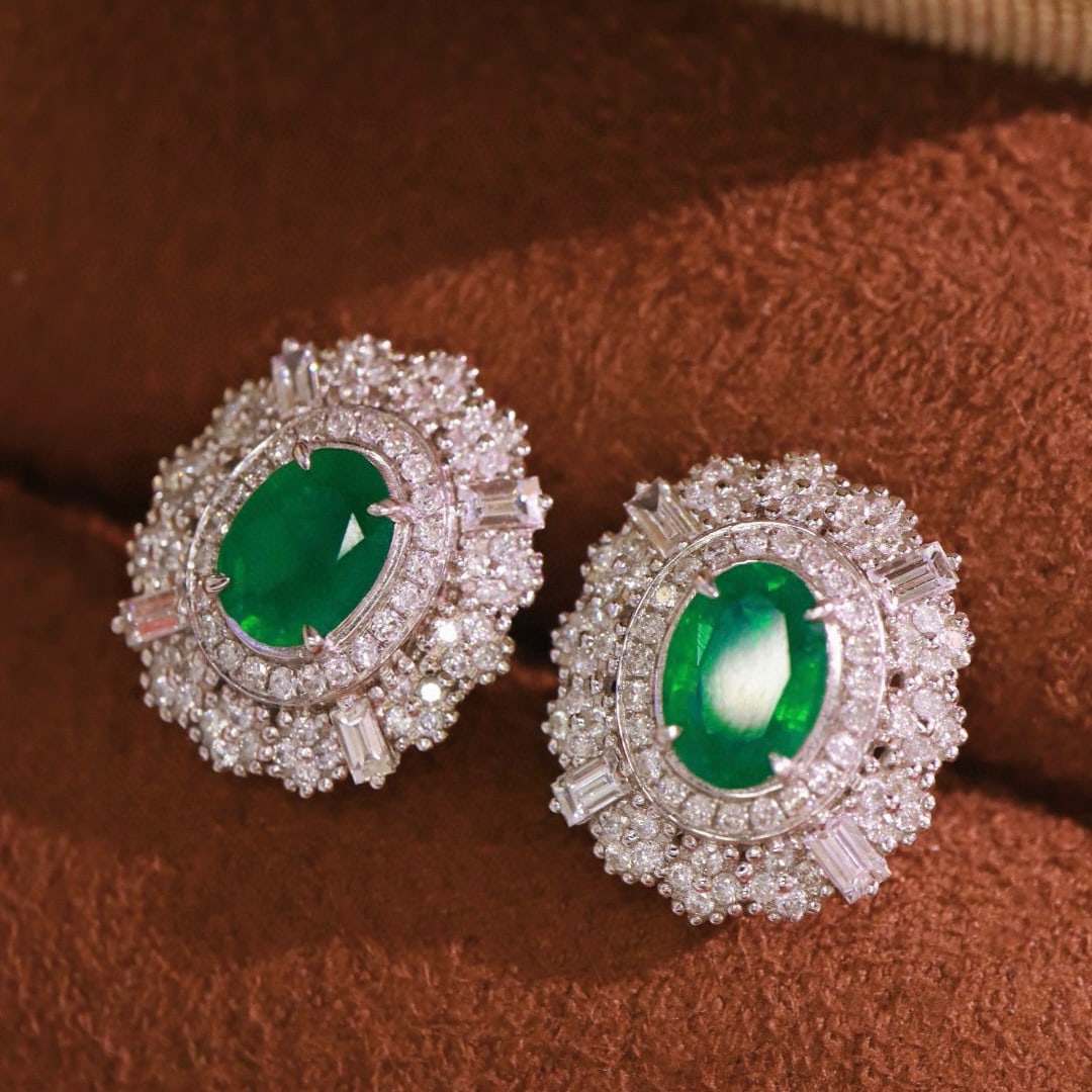 14k Gold 3.42 Ctw Natural Emerald & Diamond Earrings: Ref:230951012 // gold content:14k gold // main gemstone:emerald // shape:oval // carat weight:2. 45ct // color:green // treatment:natural // // adjacent gemstone 2 : diamond // shape:multiply //