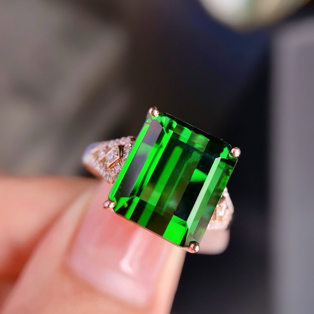 14k Gold 7.2 Ct Natural Tourmaline & Diamond Ring: Ref:230951013 // gold content:14k gold // ring size:7. 25us // // main gemstone:tourmaline // shape:octagonal // carat weight:7. 2ct // color:green // treatment:natural // // adjacent gemstone 2 :