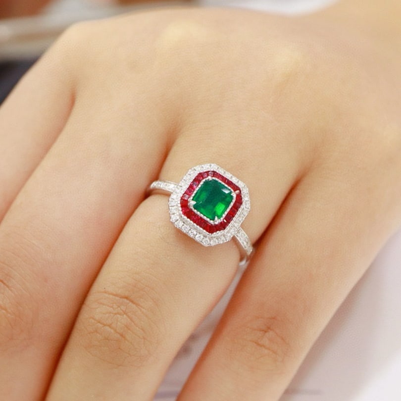 14k Gold 0.87 Ctw Vivid Green Natural Emerald & Diamond Ring - 5