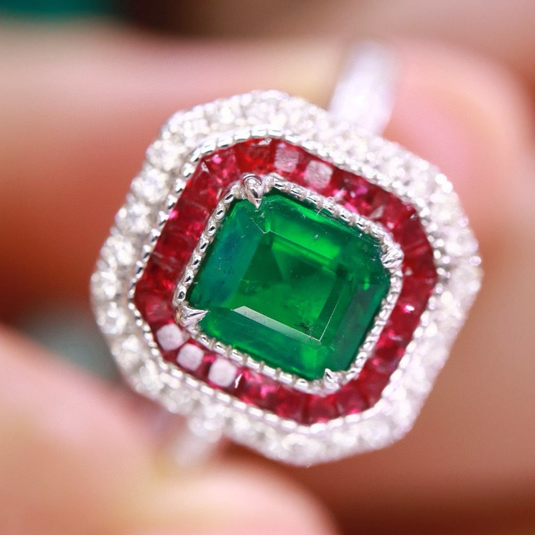 14k Gold 0.87 Ctw Vivid Green Natural Emerald & Diamond Ring - 7