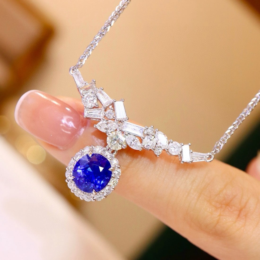 14k Gold 4.12 Ctw Natural Sapphire & Diamond Necklace: Ref:230951131 // gold content:14k gold // main gemstone:sapphire // shape:oval // carat weight:2. 06ct // color:royal blue // treatment:natural // // adjacent gemstone 2 : diamond // shape:multiply