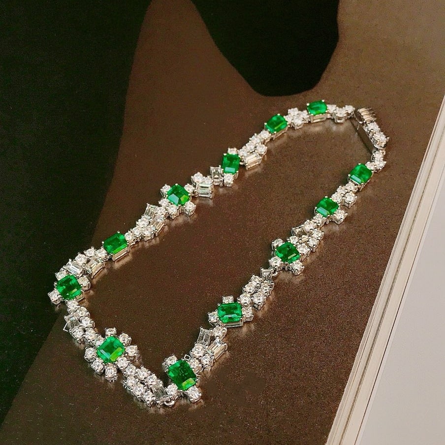 14k Gold 6.42 Ctw Vivid Green Natural Emerald & Diamond Bracelet: Ref:230951156 // gold content:14k gold // main gemstone:emerald // shape:octagonal // carat weight:2. 97ct // color:vivid green // treatment:natural // // adjacent gemstone 2 : diamond //