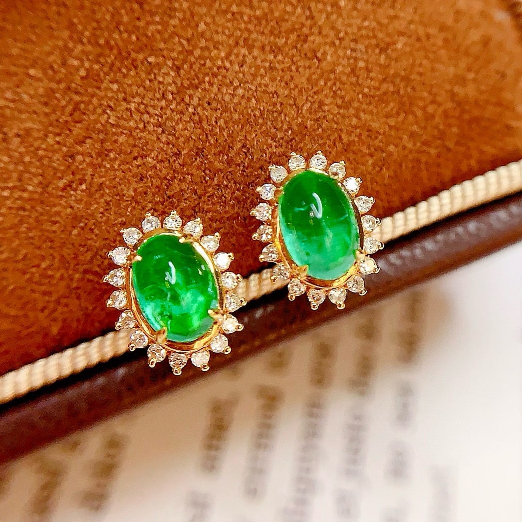 14k Gold 1.5 Ct Natural Emerald & Diamond Earrings: Ref:230951162 // gold content:14k gold // main gemstone:emerald // shape:oval // carat weight:1. 5ct // color:green // treatment:natural // // adjacent gemstone 2 : diamond // number of stones:36