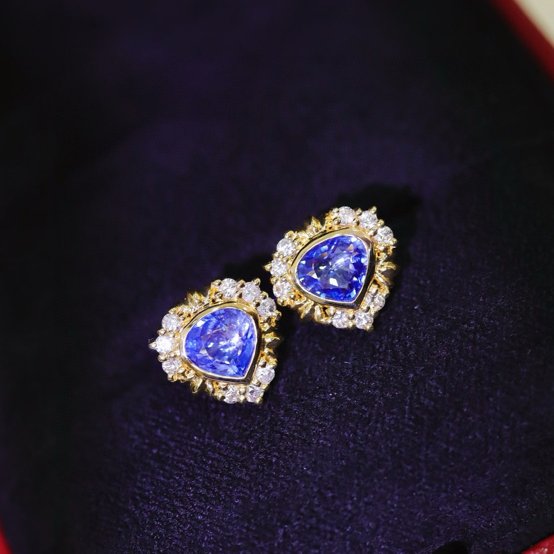 14k Gold 2.25 Ctw Natural Sapphire & Diamond Earrings: Ref:230951164 // gold content:14k gold // main gemstone:sapphire // shape:pear // carat weight:1. 89ct // color:blue // treatment:natural // // adjacent gemstone 2 : diamond // shape:round // carat
