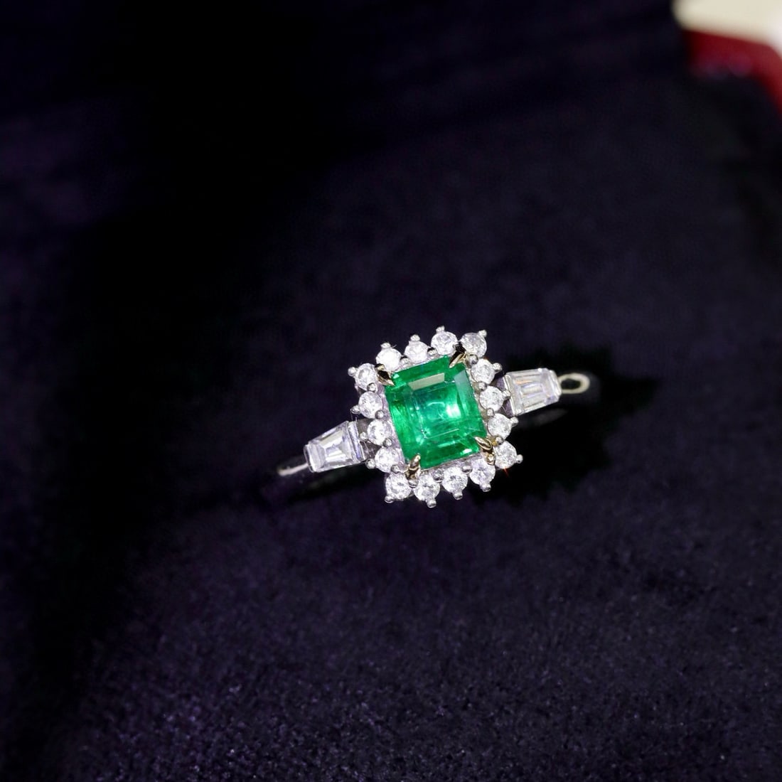 14k Gold 1.00 Ctw Vivid Green Natural Emerald & Diamond Ring - 2